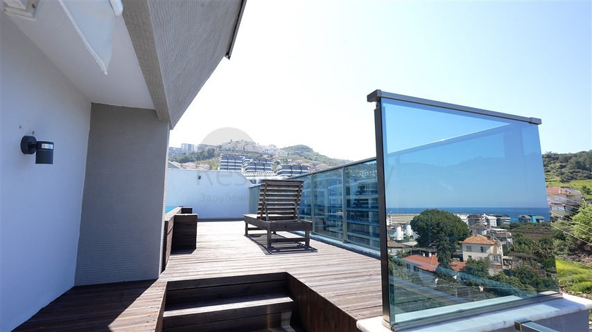 3+1 penthouse with its own rooftop pool in Kargicak district