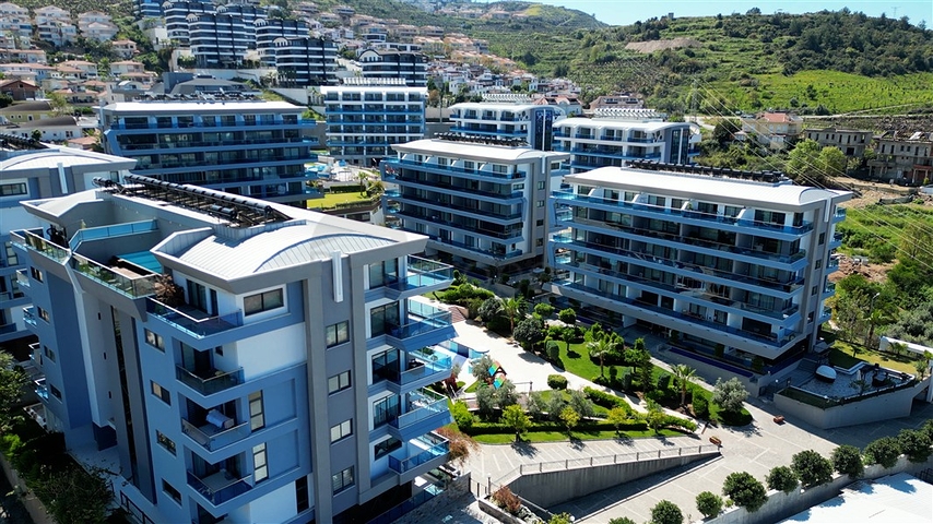 3+1 penthouse with its own rooftop pool in Kargicak district