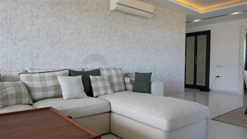 3+1 penthouse with its own rooftop pool in Kargicak district