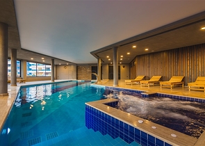 3+1 penthouse with its own rooftop pool in Kargicak district