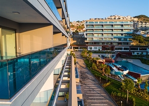 3+1 penthouse with its own rooftop pool in Kargicak district