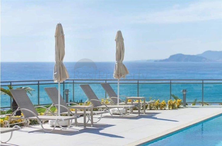 Furnished 1+1 apartment with beautiful sea view in Kargicak area