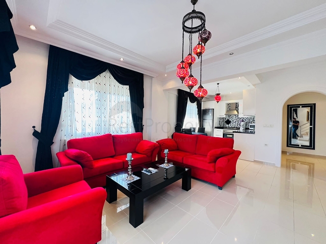 Spacious 2+1 penthouse in the center of Alanya