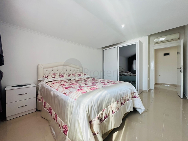 Spacious 2+1 penthouse in the center of Alanya