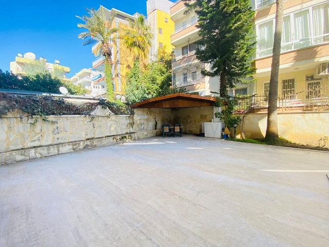 Spacious 2+1 penthouse in the center of Alanya