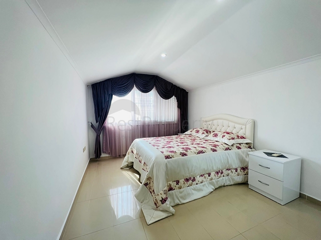 Spacious 2+1 penthouse in the center of Alanya