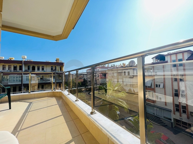 Spacious 2+1 penthouse in the center of Alanya