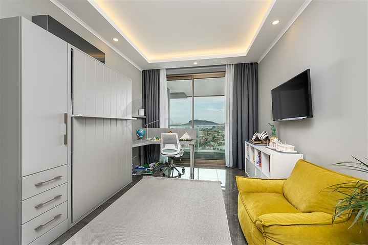 Luxury penthouse with sea and fortress views from the owner 