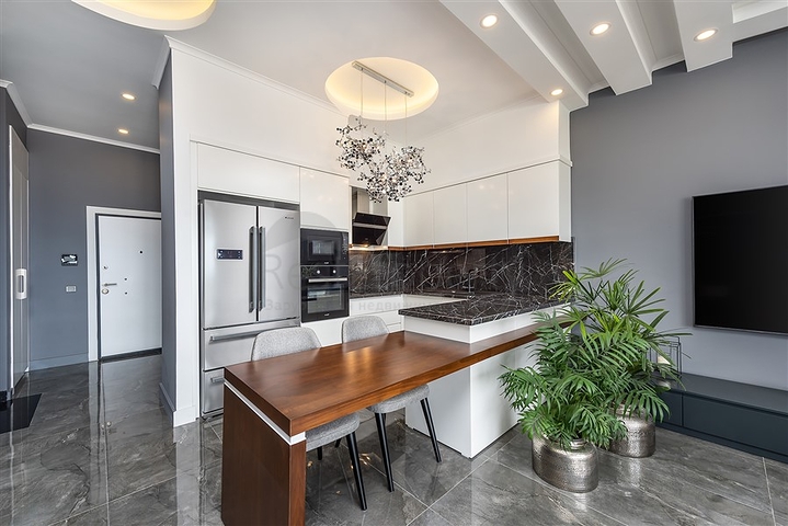 Luxury penthouse with sea and fortress views from the owner 