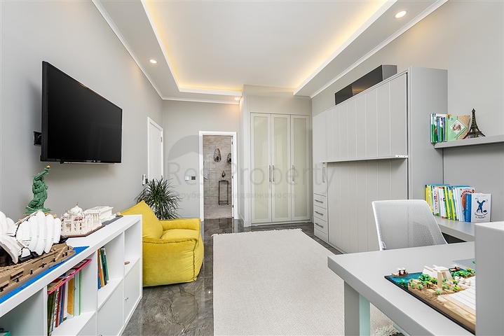 Luxury penthouse with sea and fortress views from the owner 