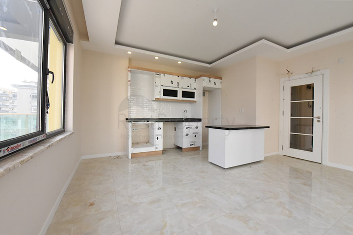 1+1 apartment in an attractive complex in Tosmur district 