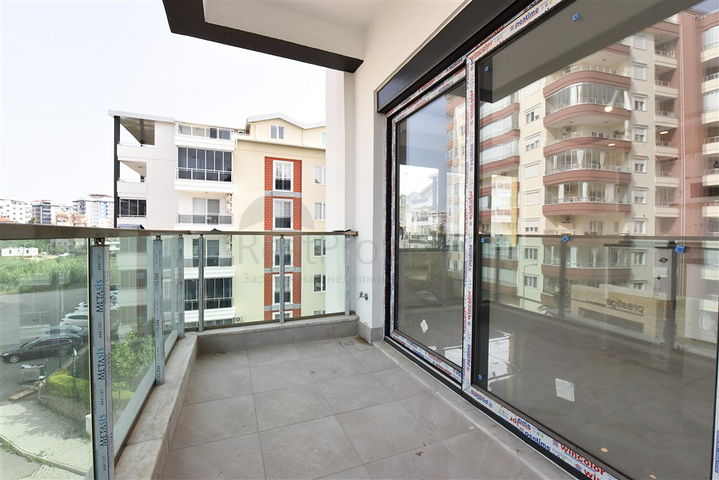 1+1 apartment in an attractive complex in Tosmur district 