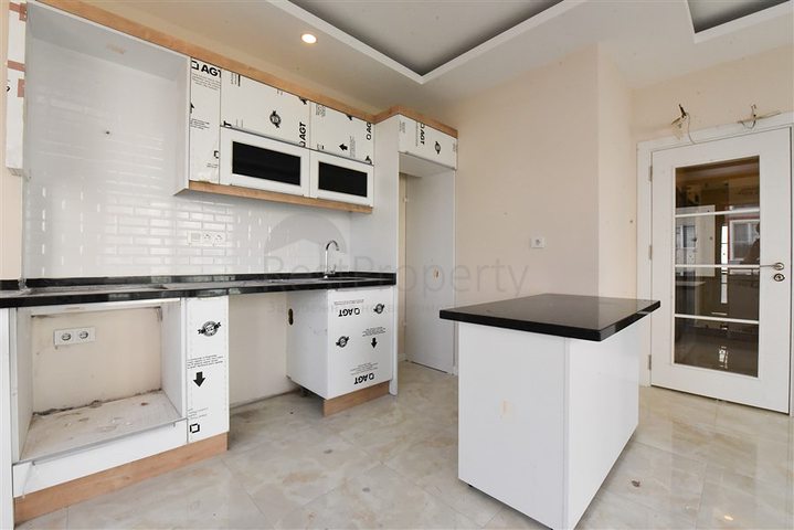 1+1 apartment in an attractive complex in Tosmur district 