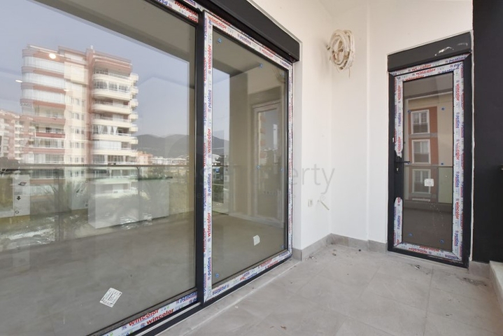 1+1 apartment in an attractive complex in Tosmur district 