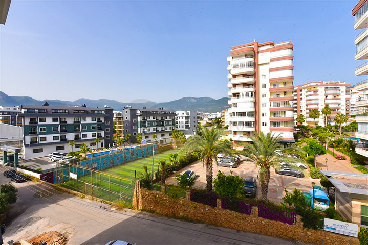 1+1 apartment in an attractive complex in Tosmur district 