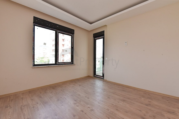 1+1 apartment in an attractive complex in Tosmur district 