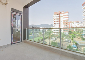 1+1 apartment in an attractive complex in Tosmur district 