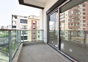 1+1 apartment in an attractive complex in Tosmur district 