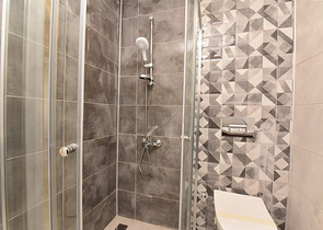 1+1 apartment in an attractive complex in Tosmur district 