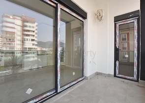 1+1 apartment in an attractive complex in Tosmur district 