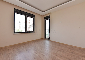 1+1 apartment in an attractive complex in Tosmur district 