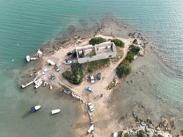 A unique residence from the owner with a sea view surrounded by forest