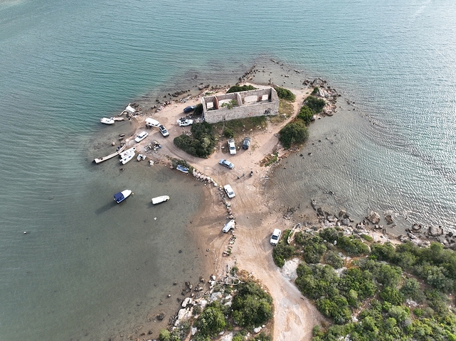 A unique residence from the owner with a sea view surrounded by forest