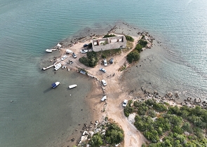 A unique residence from the owner with a sea view surrounded by forest