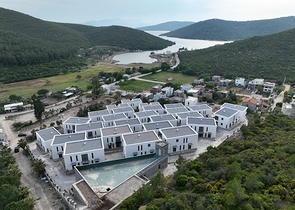 A unique residence from the owner with a sea view surrounded by forest