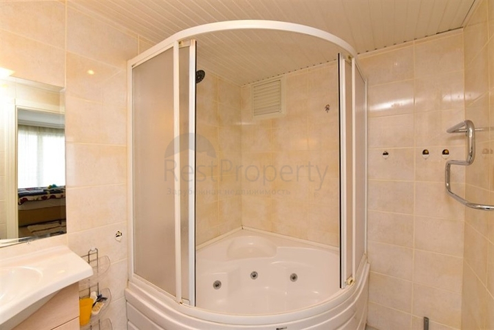 Spacious apartment with sea and mountain views in Cikcilli area