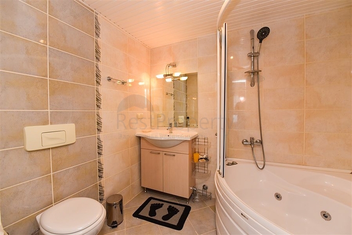 Spacious apartment with sea and mountain views in Cikcilli area