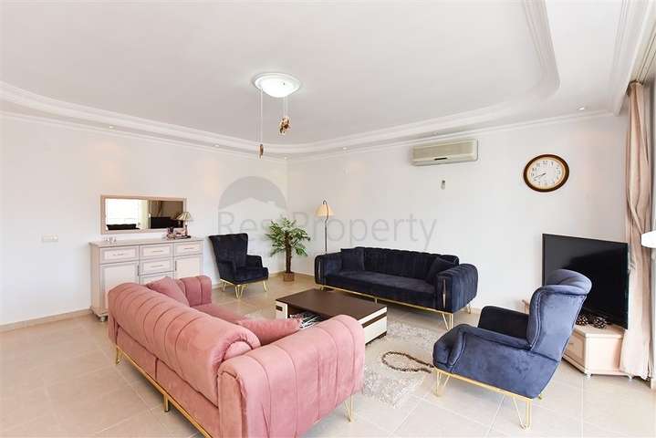 Spacious apartment with sea and mountain views in Cikcilli area