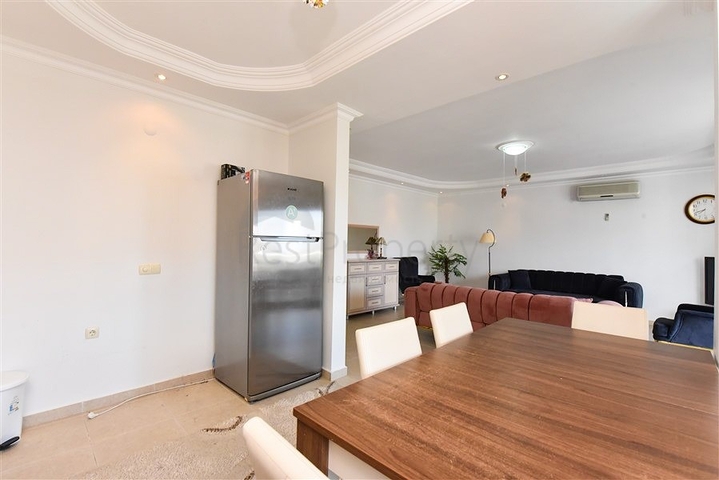 Spacious apartment with sea and mountain views in Cikcilli area