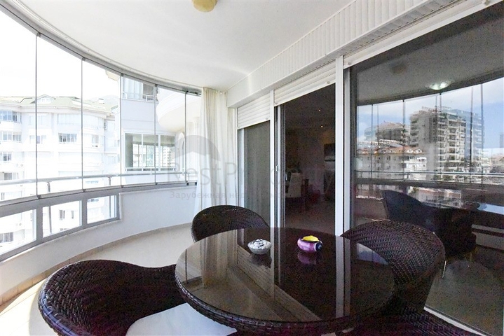 Spacious apartment with sea and mountain views in Cikcilli area