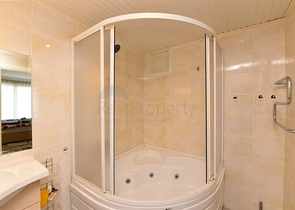 Spacious apartment with sea and mountain views in Cikcilli area