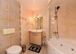 Spacious apartment with sea and mountain views in Cikcilli area