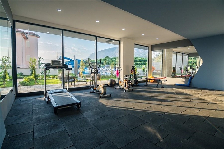 Furnished 1+1 apartment with sea and mountain views in Mahmutlar area