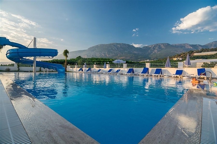 Furnished 1+1 apartment with sea and mountain views in Mahmutlar area