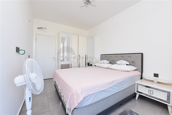 Furnished 1+1 apartment with sea and mountain views in Mahmutlar area