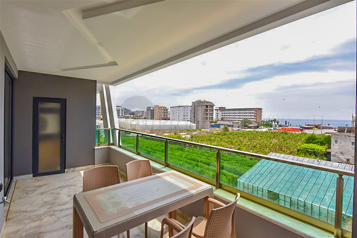 Furnished 1+1 apartment in a new complex in Kargicak district