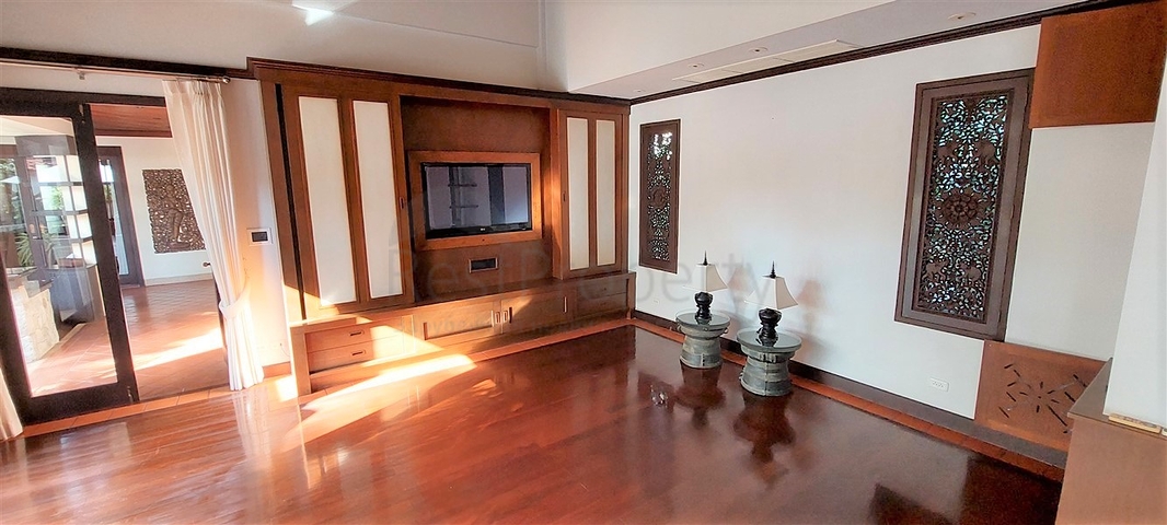 Resale of villas in an ideal location