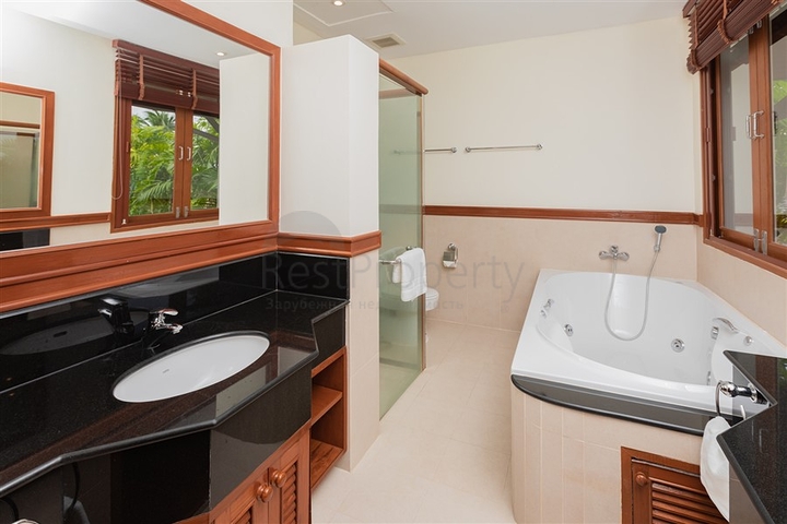 Luxury and comfortable holiday villas in Phuket