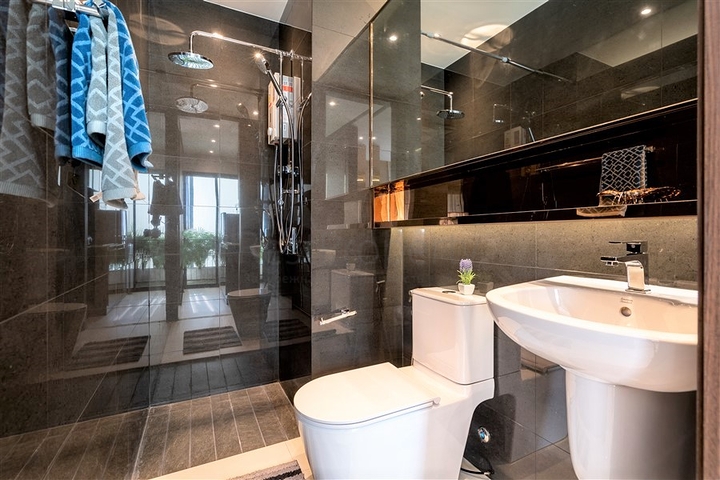 Modern condominium near Nayang Beach