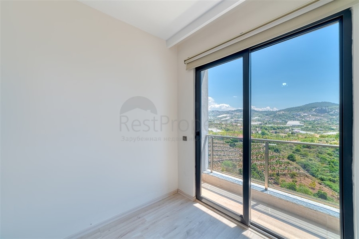 2+1 apartment with sea view in Mahmutlar
