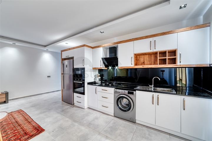 2+1 apartment with sea view in Mahmutlar