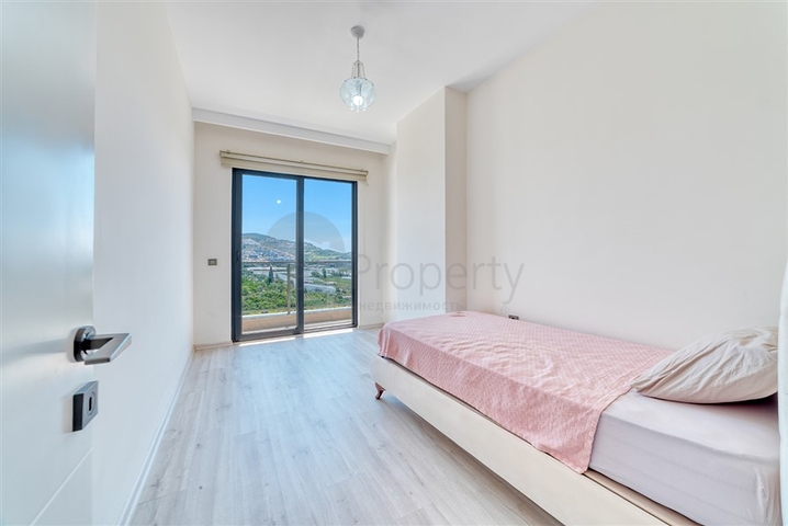2+1 apartment with sea view in Mahmutlar