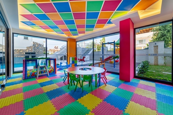 2+1 apartment with sea view in Mahmutlar