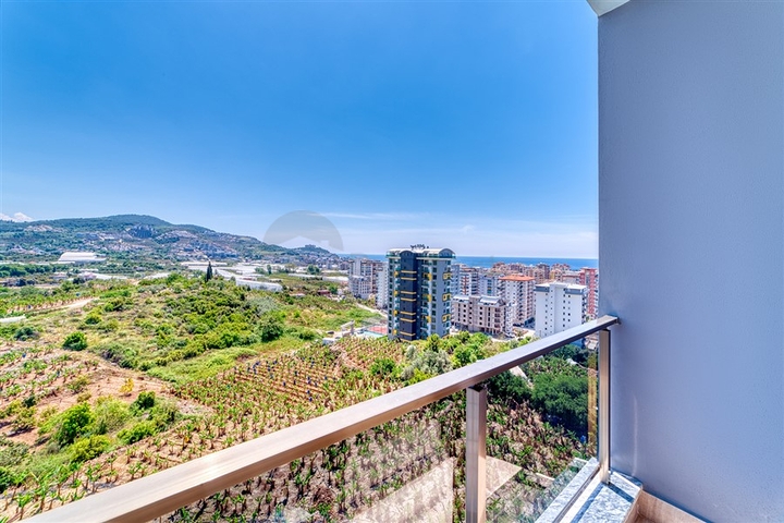 2+1 apartment with sea view in Mahmutlar