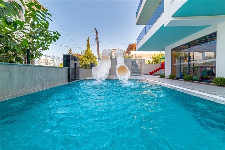 2+1 apartment with sea view in Mahmutlar