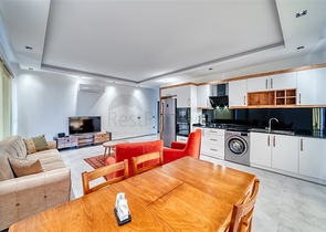 2+1 apartment with sea view in Mahmutlar